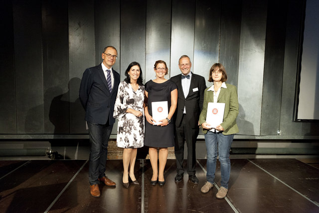 v. l. n. r.: Dr. Wolfgang Muchitsch, Dr. Danielle Spera, Dr. Wolfgang Meighörner als Jurymitglieder mit Mag. Anne Potocnik-Paultisch (ganz re.)﻿ | Foto: © Vogt