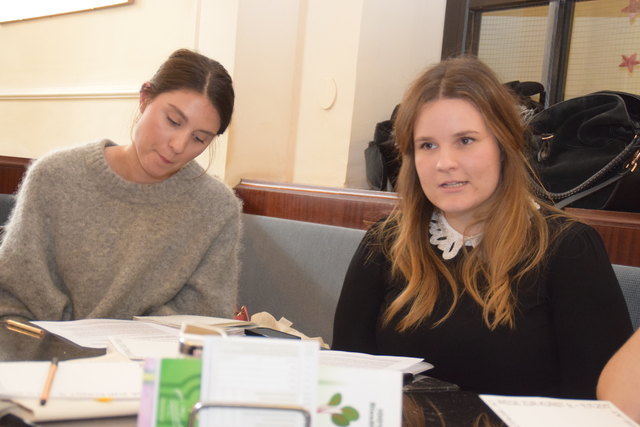 Anna Fliri und Barbara Unterthurner organisieren heuer die Premierentage.
