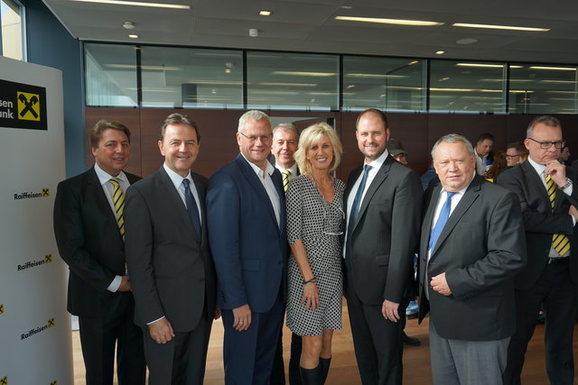 Foto v.l.n.r: Dir. Rudolf Könighofer, NR Niki Berlakovich, Landesparteiobmann Thomas Steiner, Erwin Tinhof, Gaby Schwarz, Klubobmann Christian Sagartz, 2. Landtagspräsident Rudolf Strommer