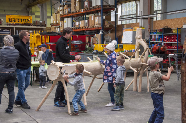 Die Geschicklichkeit kleiner und großer Kinder wurde spielerisch gefordert. | Foto: Koller