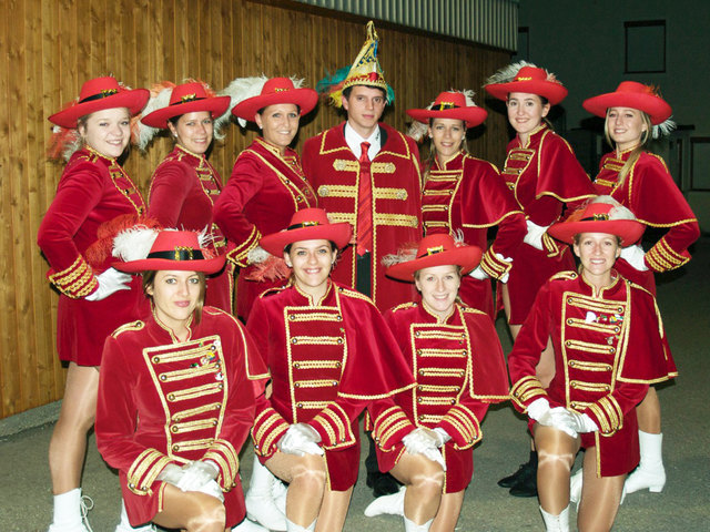 Die Garde des Frankenburger Faschingsvereines mit dem Faschingsprinzen David Peter Lohninger.