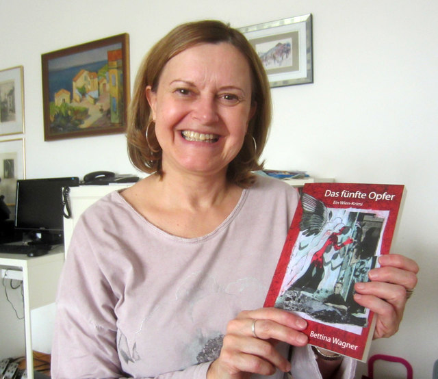Bettina Wagner aus Frankenburg mit ihrem Wien-Krimi
