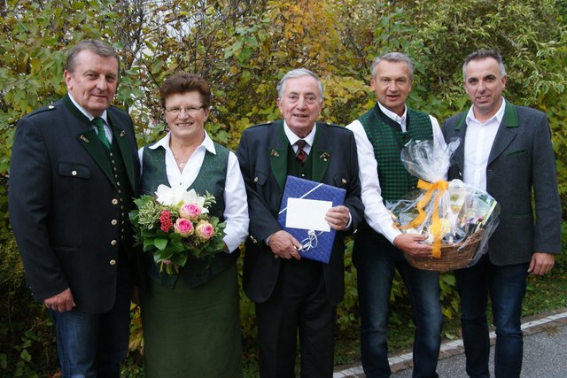 Theresia und Franz Jost nahmen Glückwünsche von Bürgermeister und Gemeindevorständen entgegen.