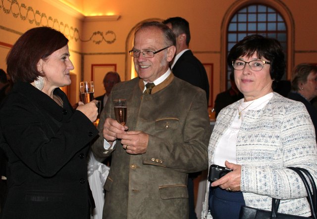 Foto: Gabriella Bösze                                                                   v.l. ehem. Mitarbeiterin Carola Schreiner-Walter und Freunde, das Ehepaar Werner und Beatrix Melchart