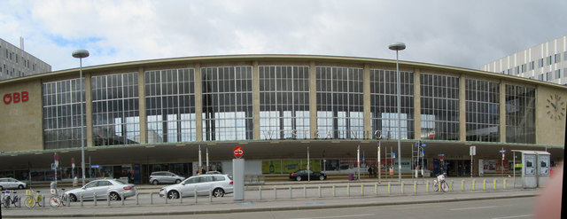 Ohne die Anwesenheit der WESTbahn wäre der Westbahnhof durch die Eröffnung des neuen Wiener Zentralbahnhofes fast in die Bedeutungslosigkeit gefallen.