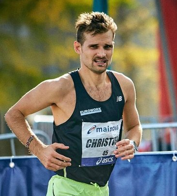 Christian Steinhammer kurz vor seinem Zieleinlauf.