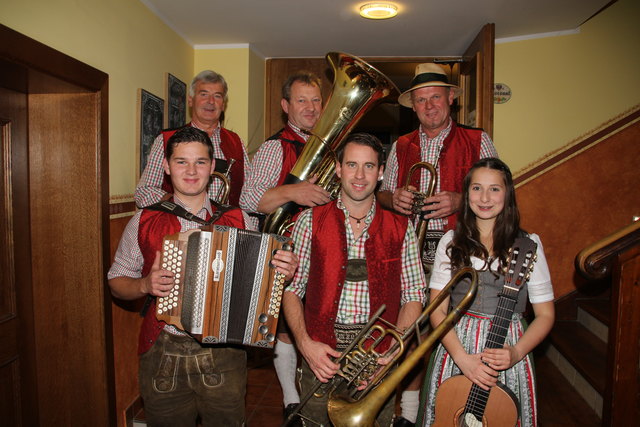 Irrsdorfer Tanzlmusi lud zum Musikanten Hoagascht beim Irrsdorfer Kirchenwirt.