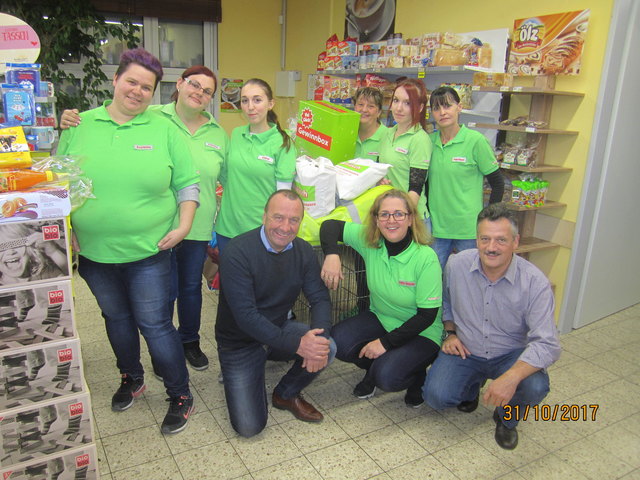 Das Team vom Kaufhaus in Ehrenhausen freut sich über das Jubiläum.
