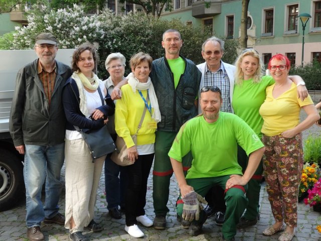 Die Agendagruppe mit Ewald Muzler (ganz links) und Bezirksvorsteher Leopold Plasch (3.v.r.). | Foto: Ewald Muzler