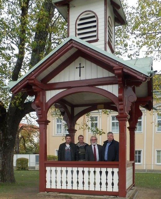 Zimmermeister Alfred Jungmayr, Tischlermeister Andreas Halbwachs, Bgm. Walter Kahrer, Vbgm. Günther Straub