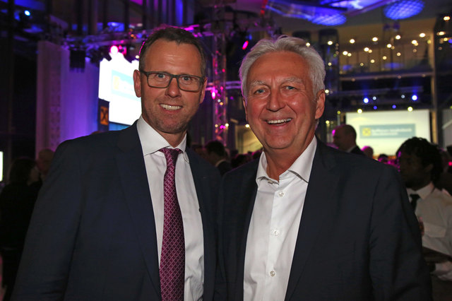 RLB OÖ-Vorstand Stefan Sandberger, KEBA-Chef Gerald Luftensteiner | Foto: Foto: RLB OÖ/Strobl