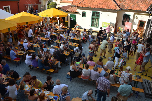 Thermenland Steiermark-Studie beweist: Allein das Augustini Straßenfest lockt jährlich 3.000 Tagesgäste nach Fürstenfeld.