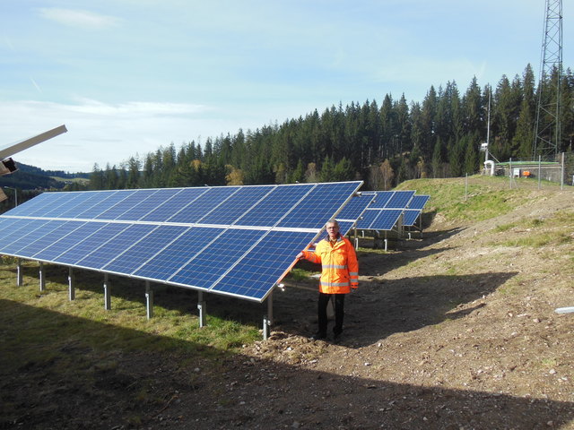 Die neue Photovoltaikanlage am Herzogbergtunnel mit Projektleiter Wolfgang Koppensteiner | Foto: Asfinag