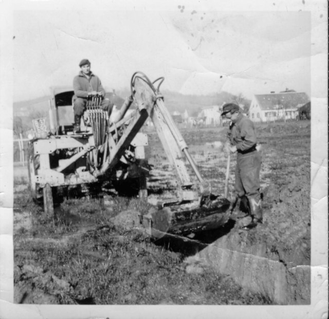 1963 nahm Niederer den ersten Hydraulikbagger im Bezirk Jennersdorf in Betrieb. | Foto: Niederer