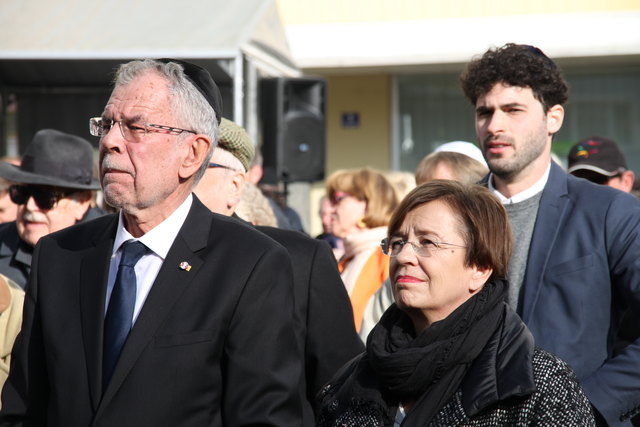 Bundespräsident Alexander Van der Bellen mit Gattin Doris Schmidauer