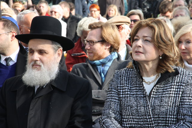 Isaac Ehrenfeld, der Oberrabiner der orthodoxen Gemeinde Kyriat Mattersdorf in Jerusalem, mit seiner Gattin