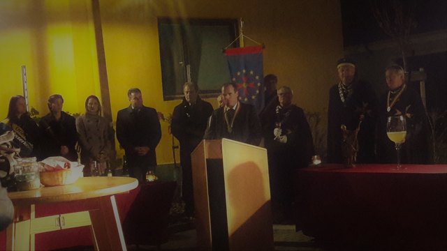 Organisator Renè Zonschits konnte überaus viele Gäste bei der Weinsegnung am Leonhardiplatz begrüßen.