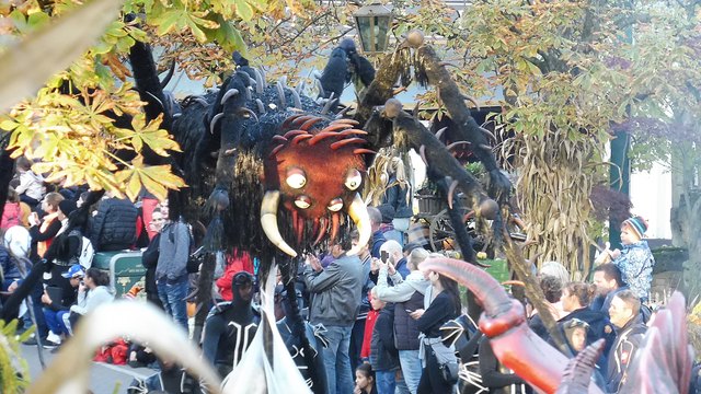 Auch die Parade wird von Spinnen dominiert!