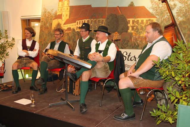 Sie agierten zwar dezent, so still waren die Liebochtaler Tanzgeiger aber nur beim Auftanz