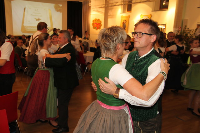 Auch Franz Wolf, Ex-Chef des Landesverbandes Volkstanz, weilte in Stainz (li)