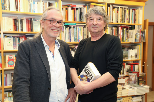 Salzburger BuchwocheRupertusbuchhandlung SalzburgLesung von Peter Keglevic aus seinem Roman "Ich war Hitlers Trauzeuge" Foto: Franz Neumayr    4.11.2017Im Bild v.l. Klaus Seufer Wasserthal und Peter Keglevic