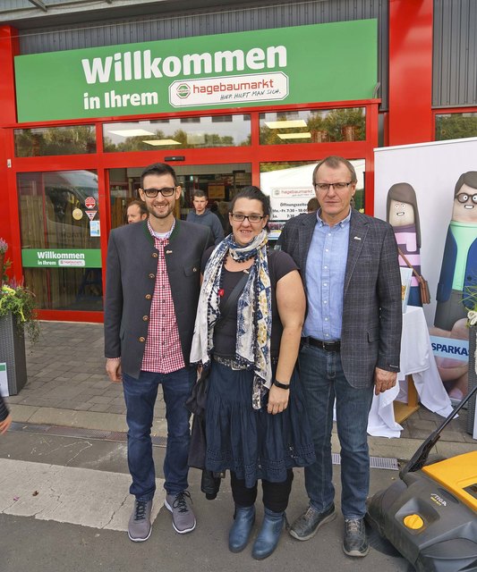 Die dreiköpfige Geschäftsführung des Baumarkts und Baustoffhandels bilden Thomas (links), Julia und Erwin Niederer. | Foto: David Marousek