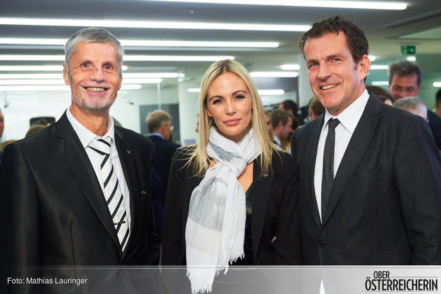 Michael Luger (Kommerzkundenberatung Volksbank Linz-Bethlehemstraße), Claudia Wögerer (Vertriebsassistenz Volksbank Linz-Bethlehemstraße) und Berndt Papinski (Karosserie-Papinski GmbH; v.l.) | Foto: Volksbank/Lauringer