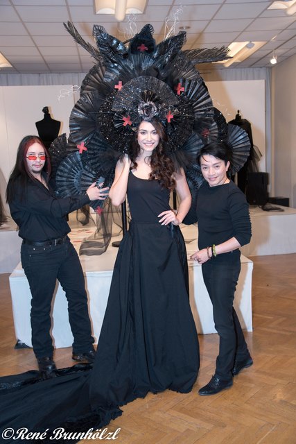 Loel G.Gray,Kimberly Budinsky,La Hong