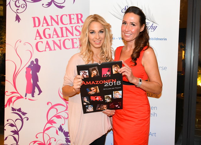 Dancer against Cancer Obfrau Yvonne Rueff und Regina Tichy mit dem Amazonenkalender