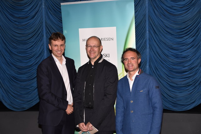 Stefan Isser (Geschäftsführer D. Swarovski Tourism Services GmbH), Thomas Larcher (Künstlerischer Leiter "Musik im Riesen") und Christian Wührer (Leitung Sponsoring & Synergien, Tirol Werbung) präsentierten das Programm von "Musik im Riesen" 2018.