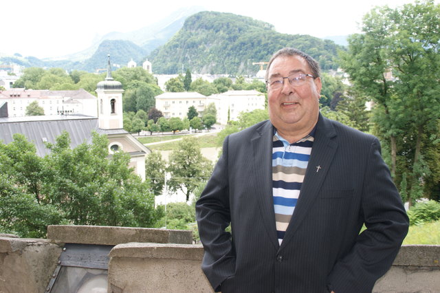 Der Müllner Pfarrer Franz Lauterbacher bei der Himmels-Terrasse.