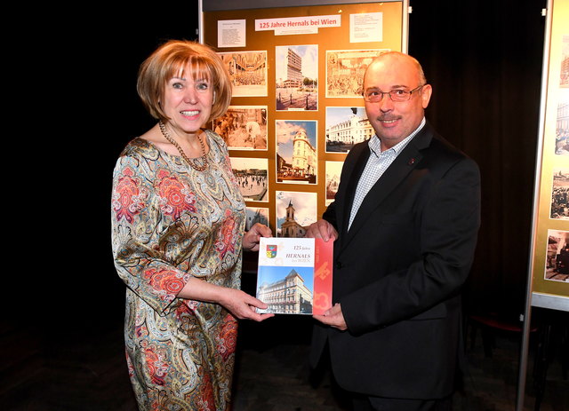 Bezirksvorsteherin Ilse Pfeffer und ihr Stellvertreter Peter Jagsch
