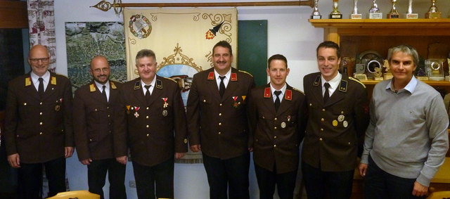 Das Kommando der Feuerwehr Pettneu mit Abschnittskdt. Martin Raffeiner, BFI Thomas Greuter und Bgm. Manfred Matt. | Foto: FF Pettneu