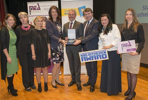 v.l.n.r.: Katharina Balancari MA (Leitung Treffpunkt Bibliothek), Martina Humer (Bibliothek FH WN), Rebecca Ullmer, MA (Bibliothek FH WN), Marion Götz (Leitung Bibliothek FH WN), Landesrat Mag. Karl Wilfing, Kulturstadtrat Franz Piribauer, MSc., Mag. Manuela Gsell (Geschäftsführung FEN Forum Erwachsenenbildung NÖ), Mag.(FH) Astrid Pfeffer (MEA Geschäftsführung)