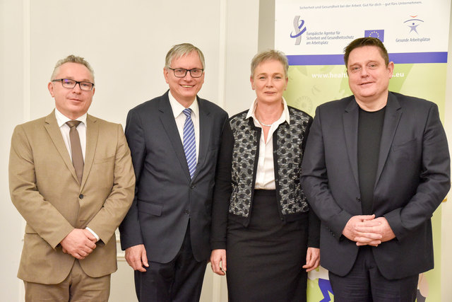 V.l.n.r.: Dr. Helmut Köberl, Generaldirektor AUVA; Alois Stöger, Sozialminister; Eva Schrott, leitende Angestellte Bäckerei Josef Schrott; Mario Wintschnig, Head of Health & Age Zumtobel Group AG