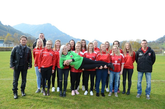 Die Damenmannschaft des Paltentals. Eine bunte Frauentruppe zwischen 14 und 30 Jahren.