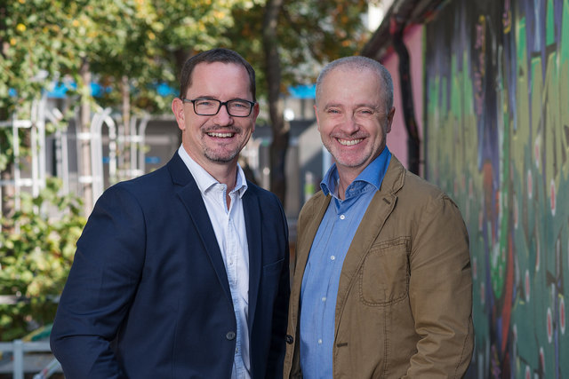 Autoren und Herausgeber von "elfsechzig": Michael Haitszinger und Klaus Prokop (r.).