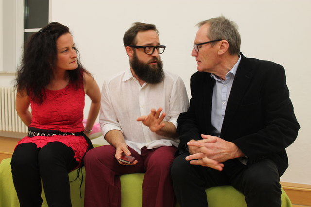 Auch in der Therapiestunde läuft es nicht so einfach: Joana, Therapeut und Valentin in "Die Wunderübung".