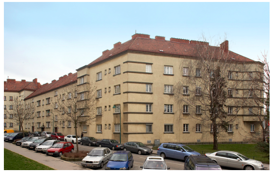 Mit dem Kübel beim Nachbarn betteln: Seit einer Woche hat eine 80-jährige Dame kein Wasser in ihrer Wohnung im Birkenhof in Favoriten.