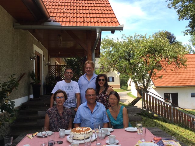 Die Familie ist Anneliese Zöhrer das Wichtigste – hier wird der Geburtstag der Schwester gefeiert. | Foto: KK