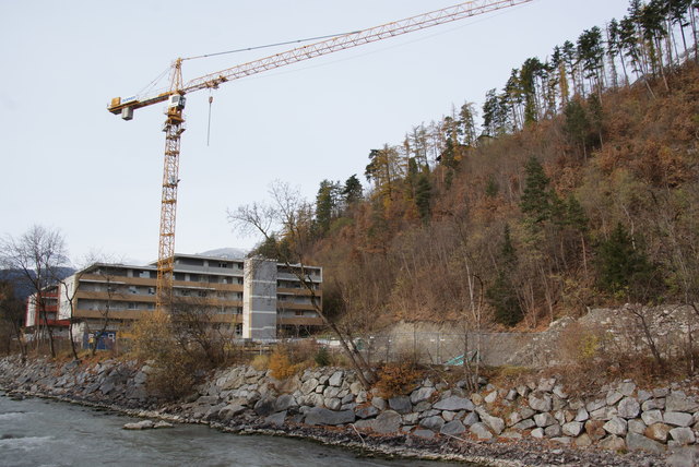 Die GHS (Gemeinnützige Hauptgenossenschaft
des Siedlerbundes) baut derzeit am Mühlkanal in Landeck 26 Wohnungen – jedoch ohne Wohnbauförderung.