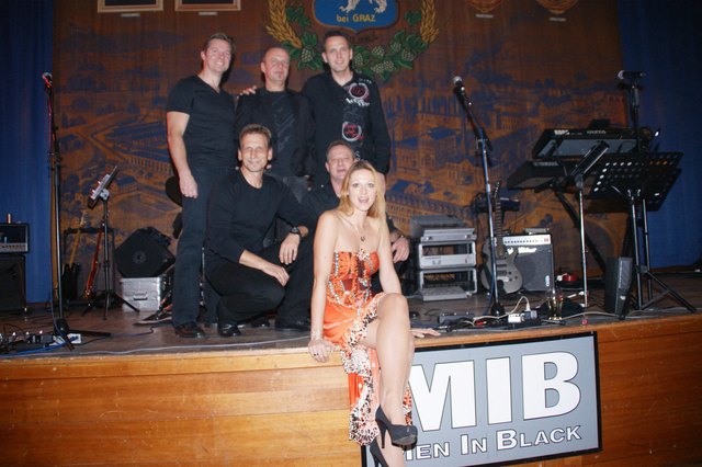 MEN IN BLACK, die Band des ehemaligen Mobilen Einsatzkommandos, sorgt beim Ball der Polizei SV für Stimmung.