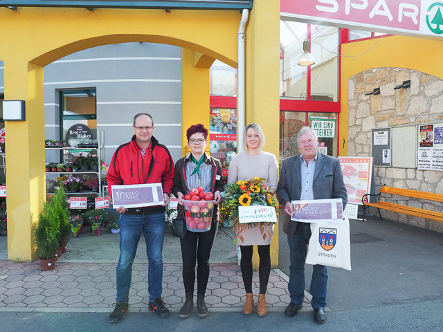 Am Ende des einjhrigen Prozesses stand das Treffen mit dem Gemeinderat von Straden. Selbstbewusst und mit viel Stolz wurde die Brgerbeteiligung - Forum Lebenskraft Straden