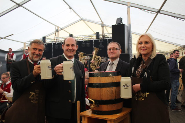 Bezirkshauptmann Martin Gschwandtner, Bürgermeister Johann Baumann, WIFF-Obmann Ernst Hofmann und Nationalrätin Angelika Winzig eröffneten die Messe.