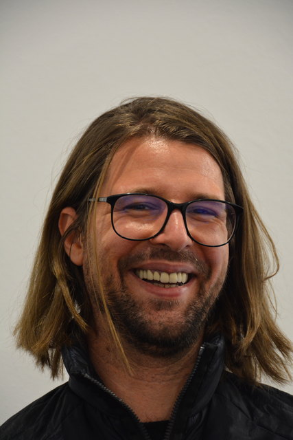 Peter Pados freut sich seine Entwürfe endlich unter eigenem Namen anbieten zu können.