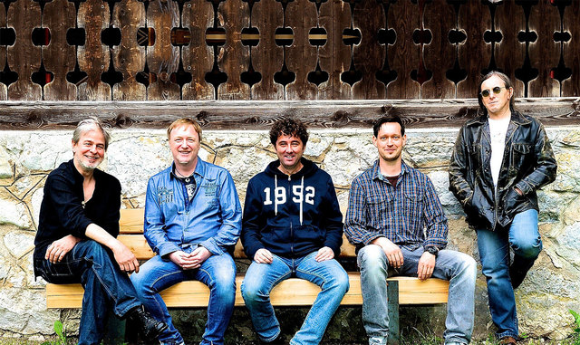 Die Band "Opfekompott" spielt in der Mariazellerbahn auf.