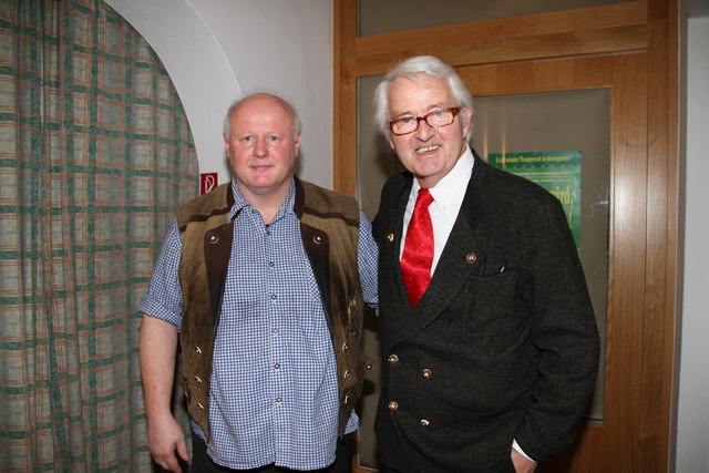 Spielleiter Matthias Schwab mit Theaterleiter Norbert Wurster.