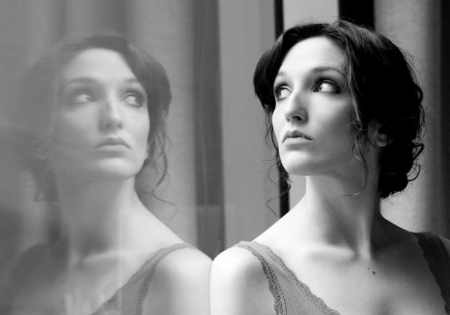 May Garzon sucht nach Antworten im Solostück NURYERI