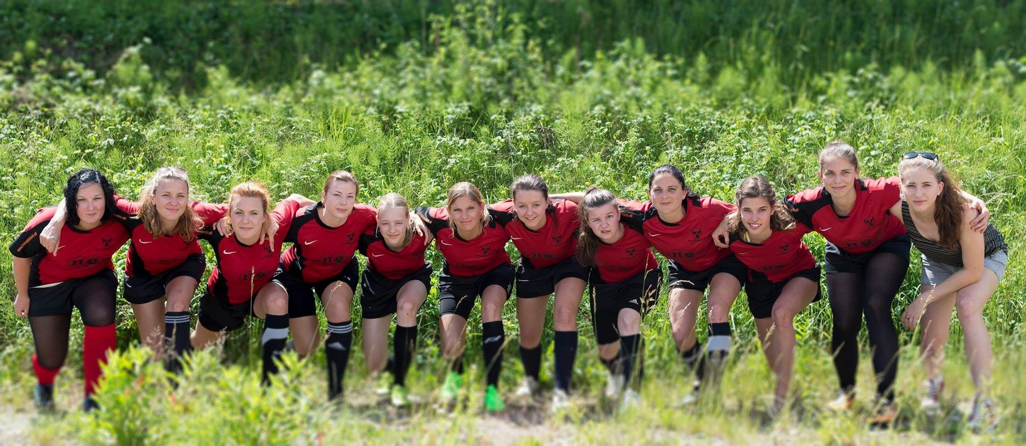 Die Damen des Spartans Rugby Club Melk rund um die sportliche Leiterin Kathrin Gric (4.v.r.).