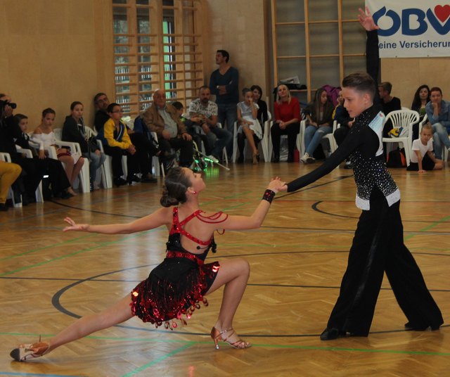 Aleksej Krunic mit Maria Samolovich in einer Pose beim Rumba. | Foto: ESV St. Pölten